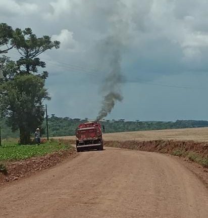 Bombeiros de São Domingos são acionados para incêndio em caminhão