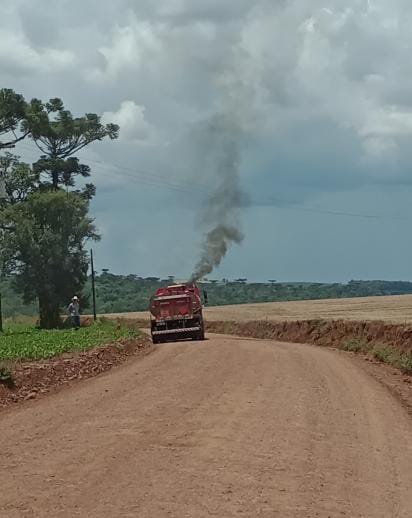 Bombeiros de São Domingos são acionados para incêndio em caminhão