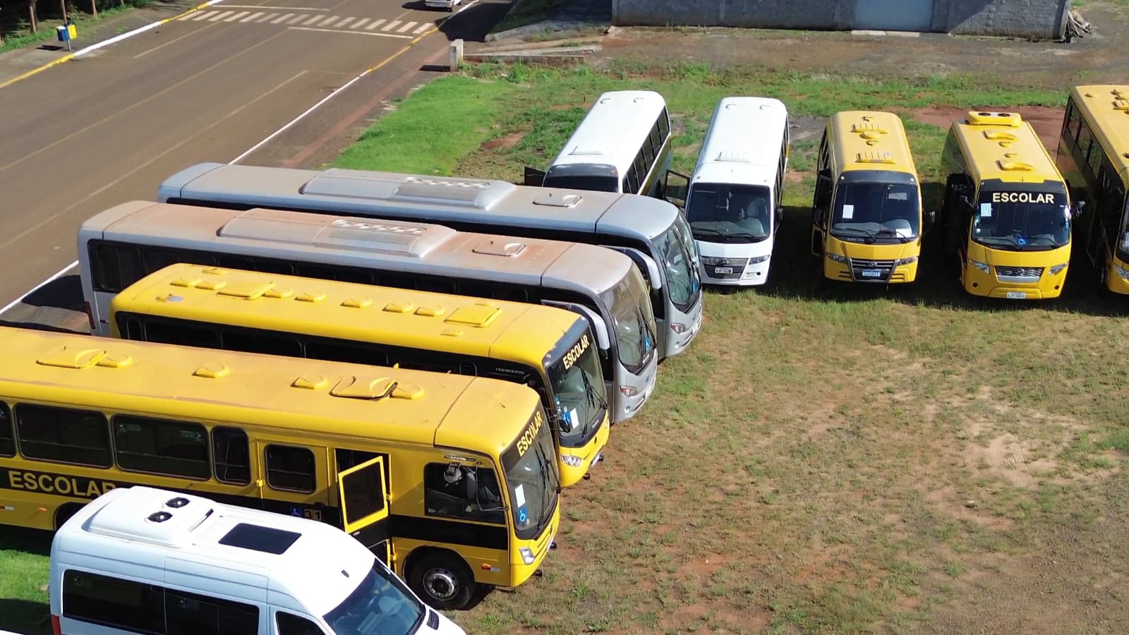 Ônibus escolares passam por vistoria em São Domingos