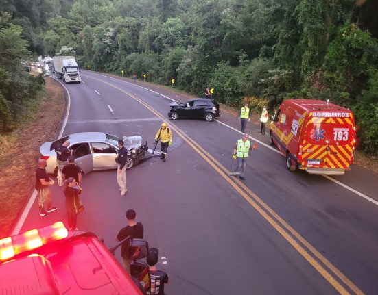 Colisão frontal na BR-282 em Xaxim deixa quatro feridos