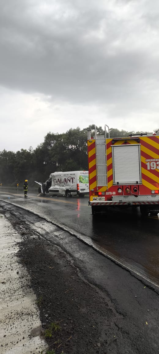 Colisão na BR-282 deixa motorista em estado grave