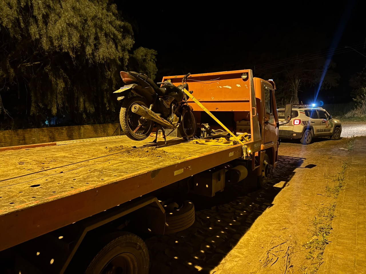 Motocicleta com R$ 12 mil em débitos é apreendida em São Domingos